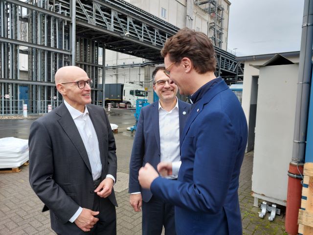 Ministerpräsident Hendrik Wüst zu Besuch bei LyondellBasell 